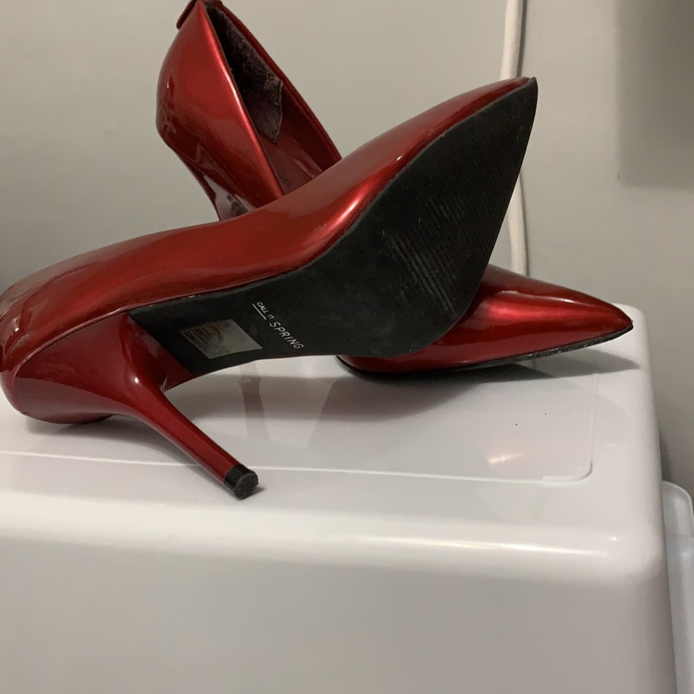 Red heels - Picture 2 of 3